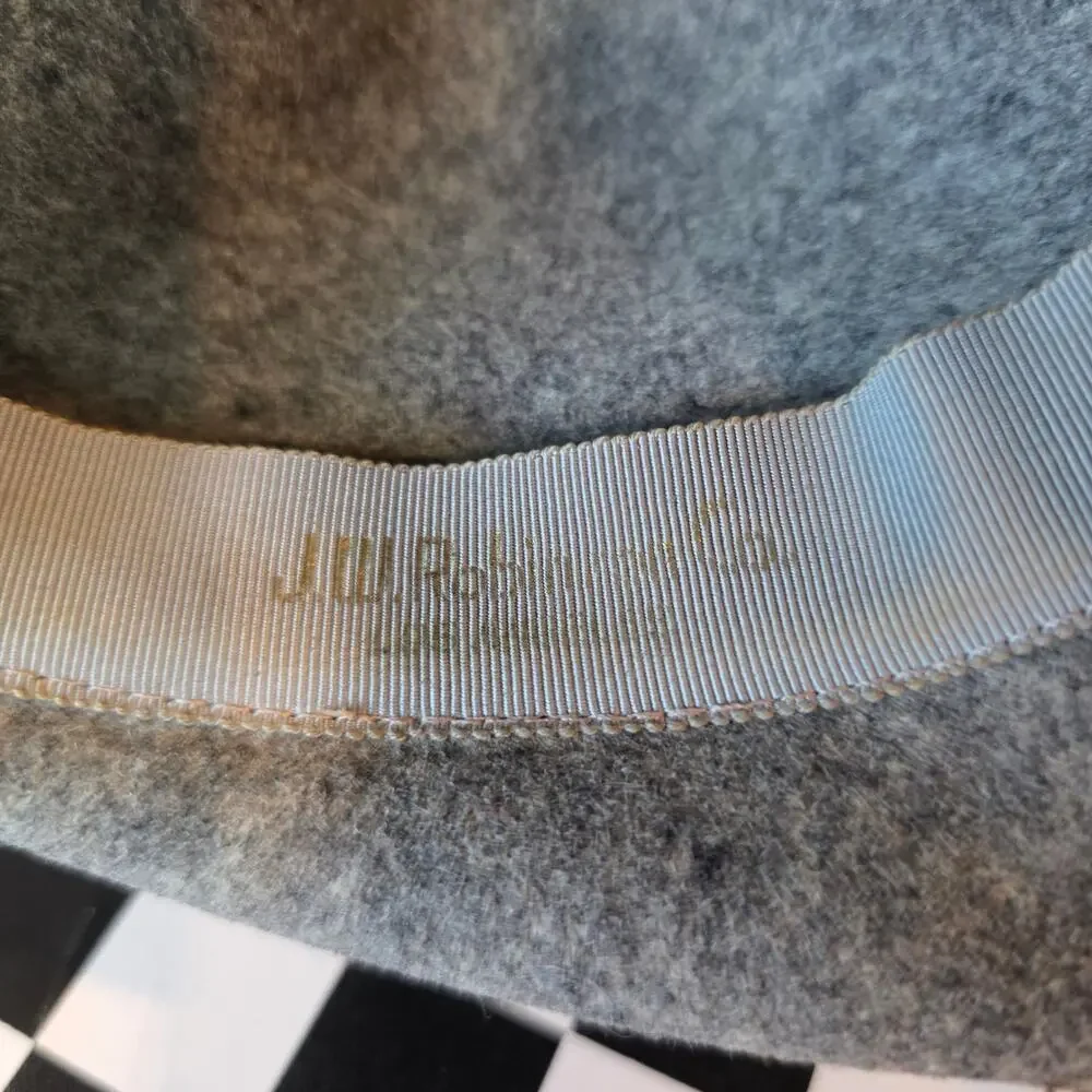 Betmar Chilton 100% Wool Robin Hood Arrow Cloche Hat Gray Medium